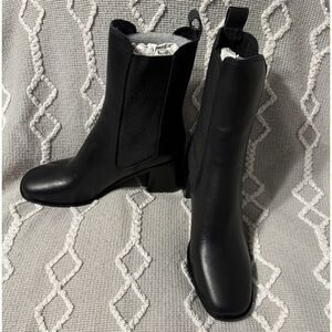 Steve Madden Women's Black Chelsea Boots Size 9.5 Ankle Pull-On Casual